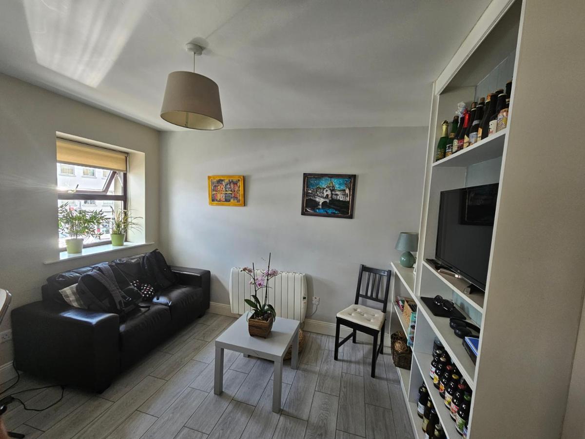 غالواي Cosy City Centre Apartment المظهر الخارجي الصورة